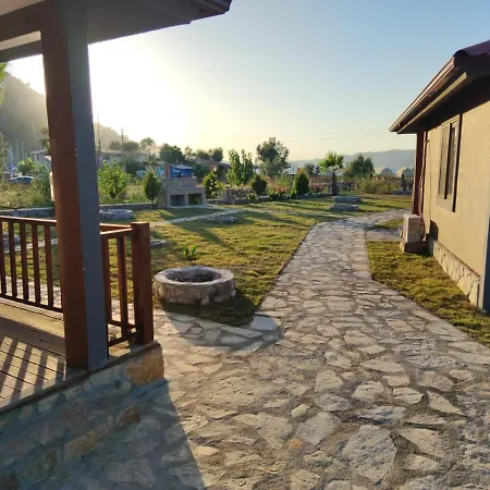 Derin Bungalov B&B *